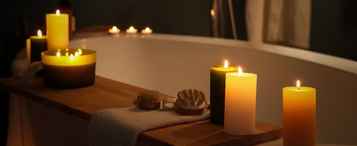 luxury scented candles in the bathroom